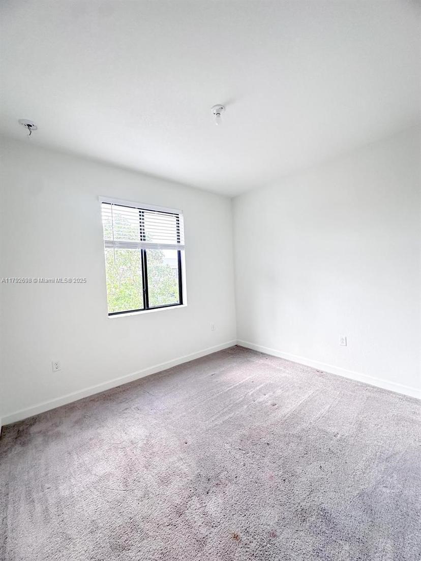 Picture of 20661 NE 2Nd Ct, Miami FL 33179