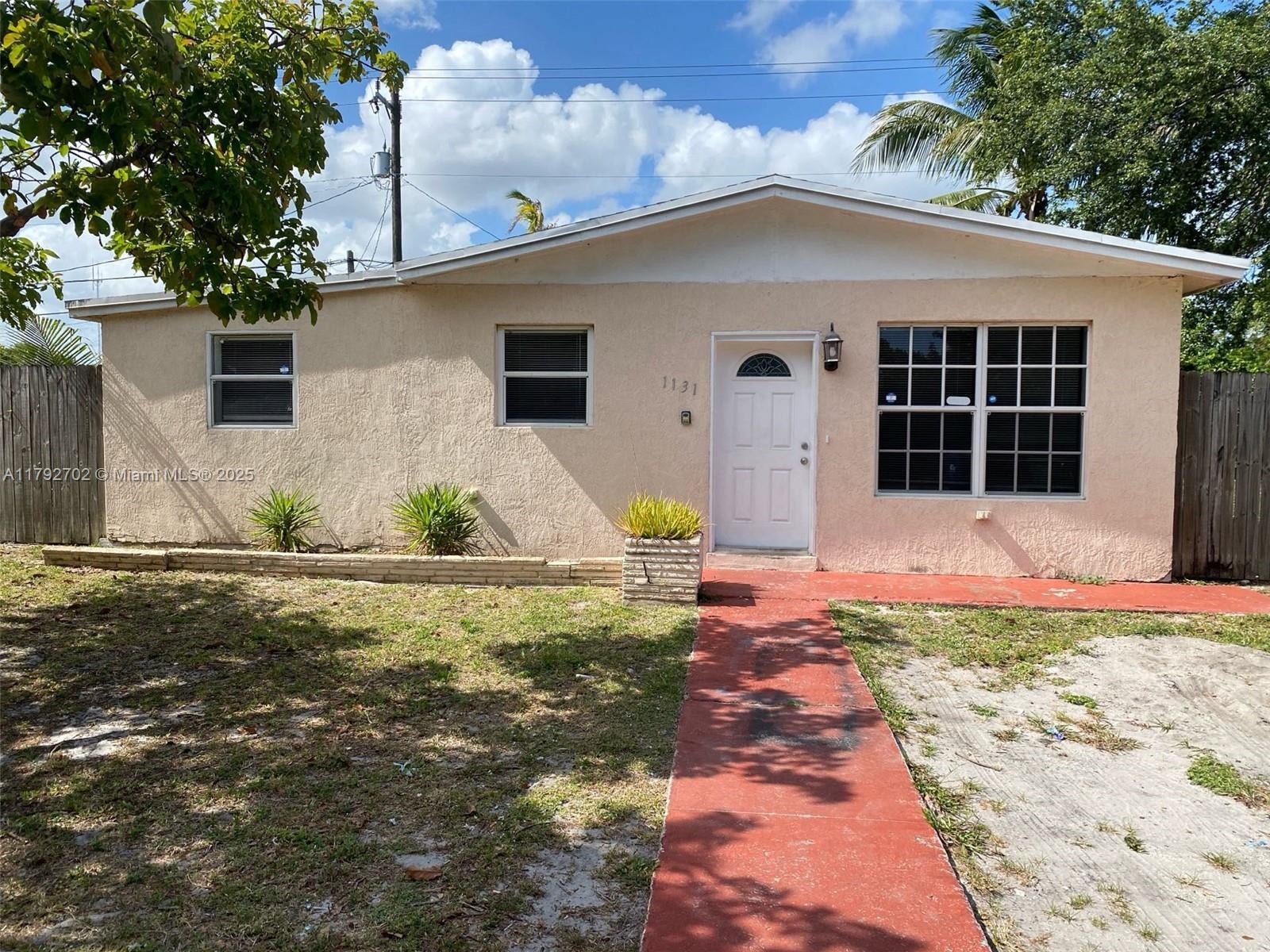 Picture of 1131 NE 211Th St, Miami, FL 33179