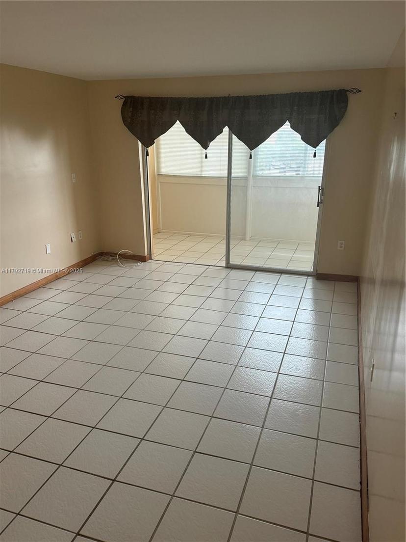 Picture of 2900 N Pine Island Rd # 307, Sunrise FL 33322
