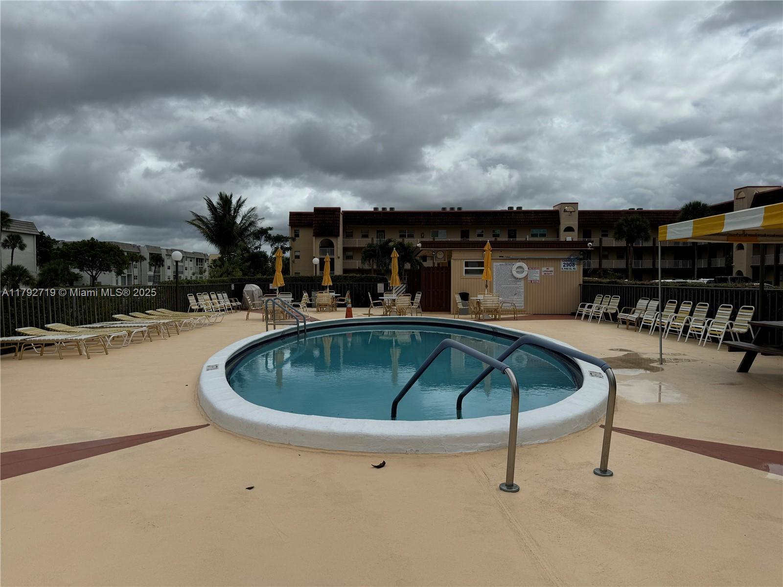 Picture of 2900 N Pine Island Rd # 307, Sunrise, FL 33322
