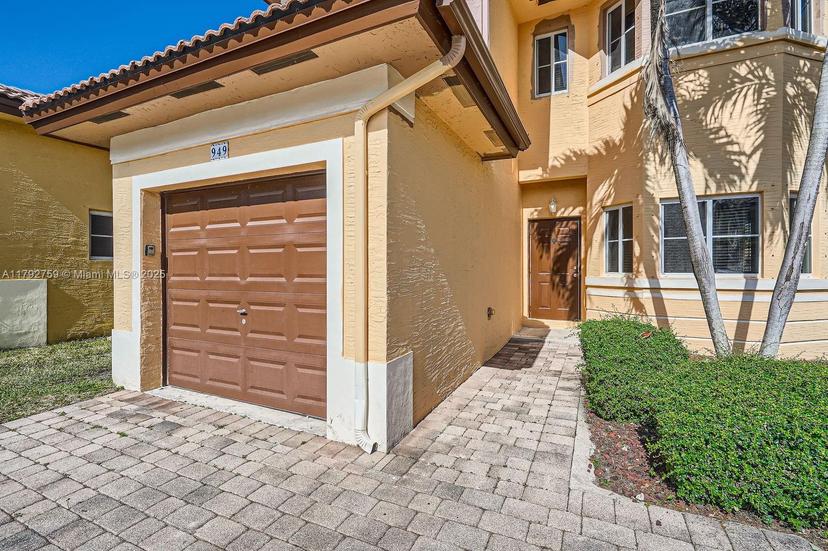 Picture of 949 NE 41St Ave, Homestead FL 33033
