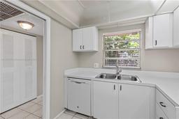 Picture of 9470 Live Oak Pl # 304, Davie, FL 33324