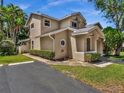 Picture of 2124 W Discovery Cir W, Deerfield Beach, FL 33442