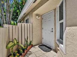 Picture of 2124 W Discovery Cir W, Deerfield Beach, FL 33442