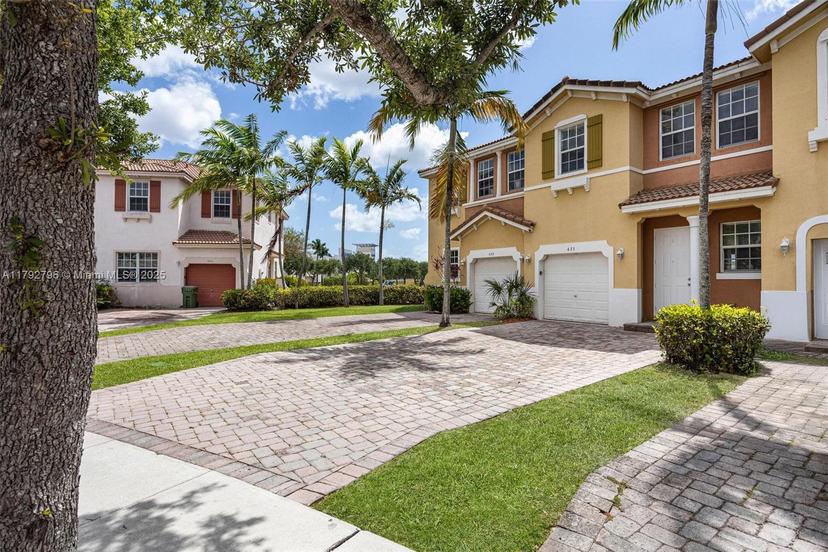 Picture of 433 NE 21St Ter, Homestead FL 33033