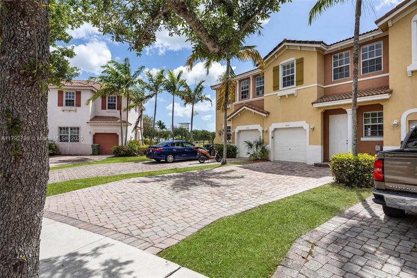 Picture of 433 NE 21St Ter, Homestead FL 33033