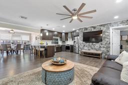 Picture of 8420 Taft St, Pembroke Pines, FL 33024