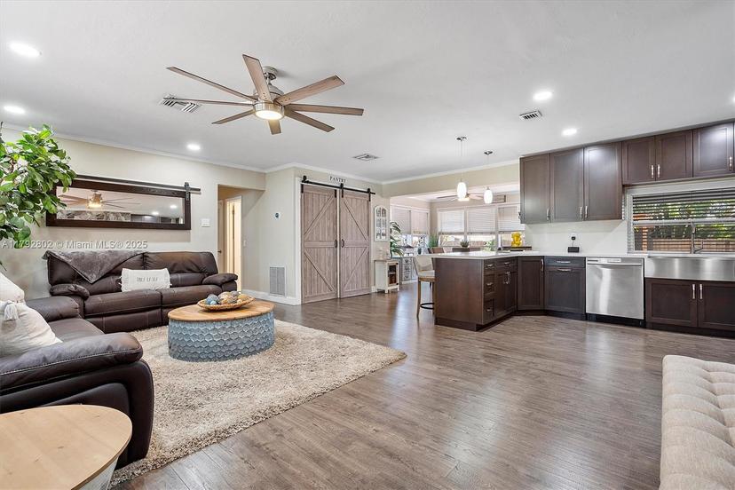 Picture of 8420 Taft St, Pembroke Pines FL 33024