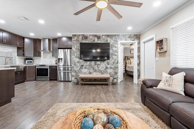 Picture of 8420 Taft St, Pembroke Pines FL 33024