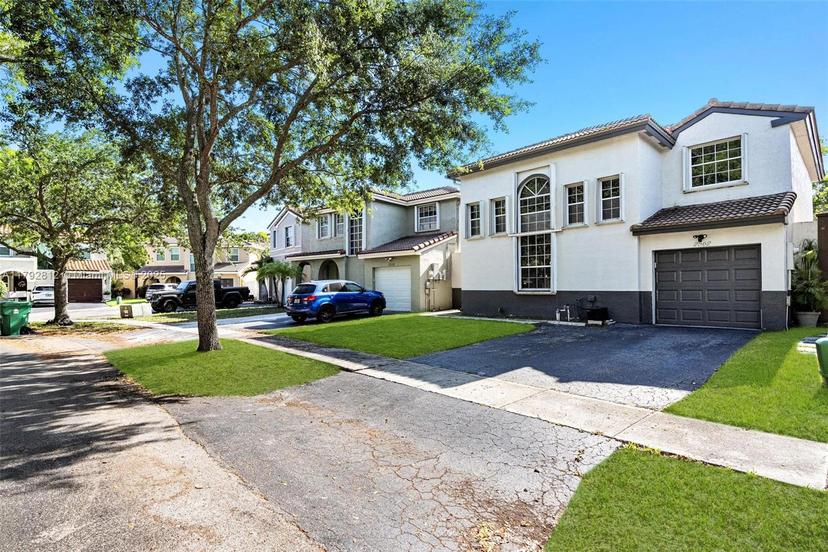 Picture of 2562 W Saratoga Dr, Cooper City FL 33026