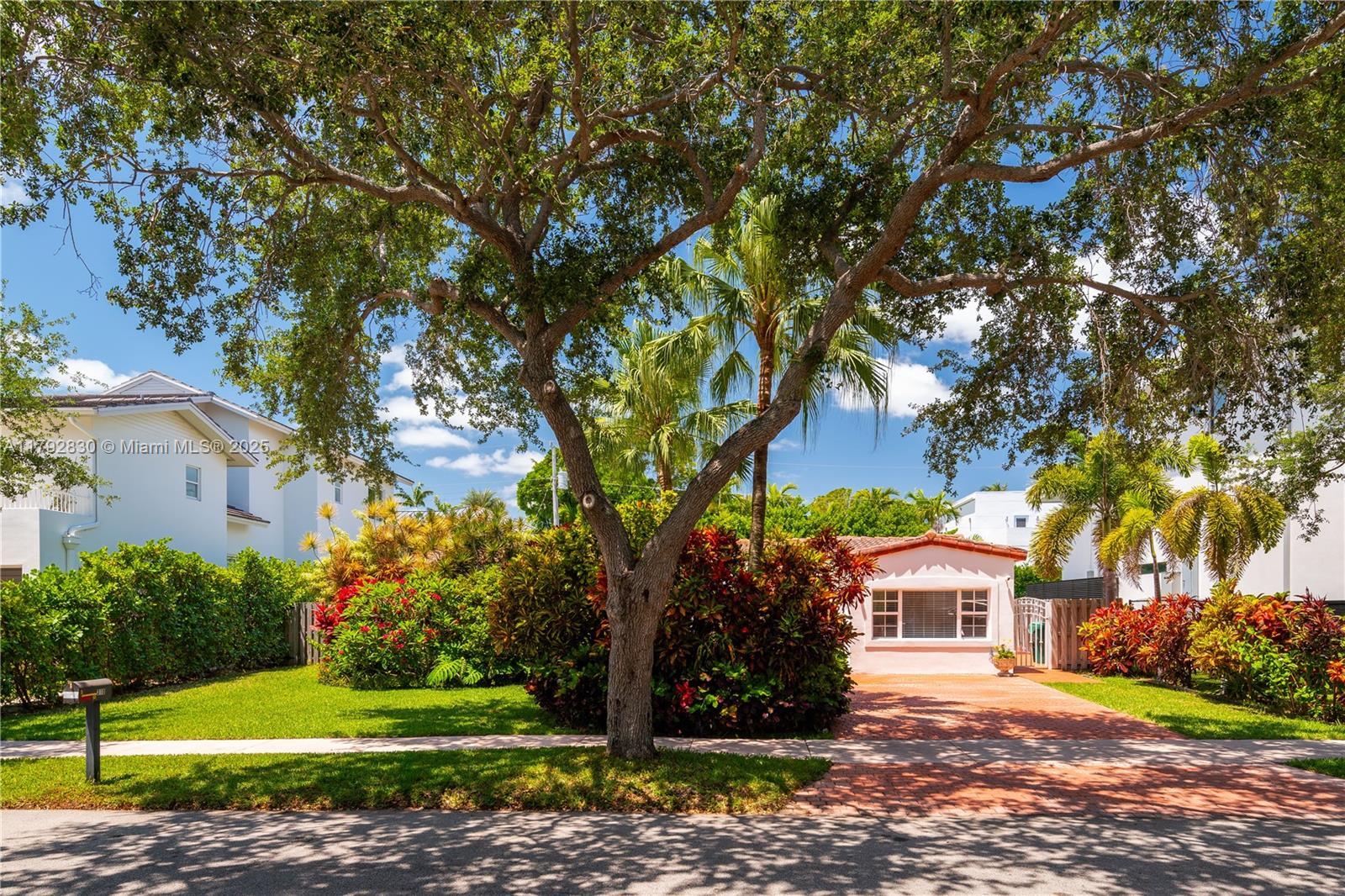 Picture of 310 Woodcrest Rd, Key Biscayne, FL 33149