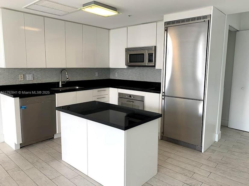 Picture of 92 SW 3Rd St # 3903, Miami FL 33130