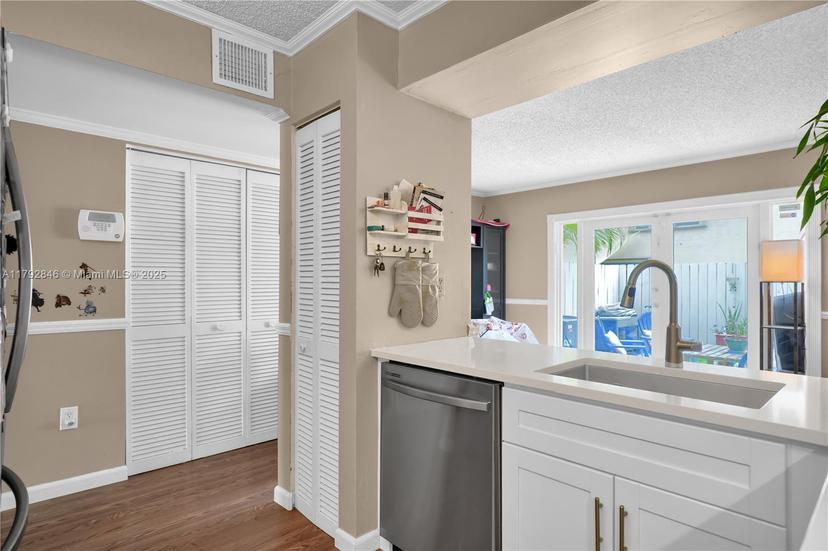 Picture of 10194 SW 77Th Ct, Miami FL 33156