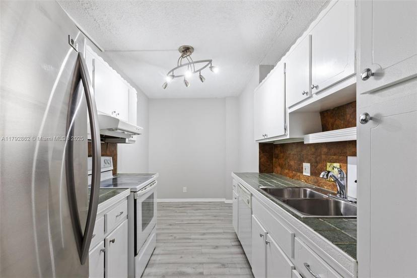 Picture of 4200 Hillcrest Dr # 505, Hollywood FL 33021