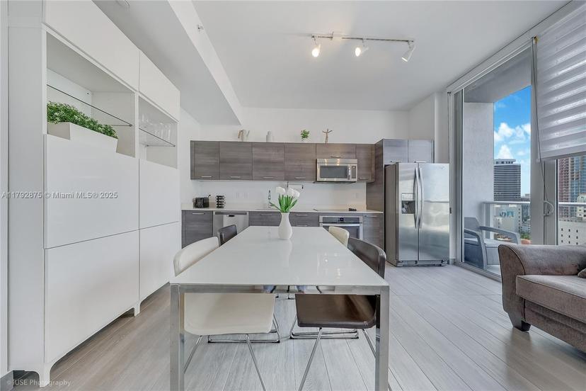 Picture of 151 SE 1St St # 1706, Miami FL 33131