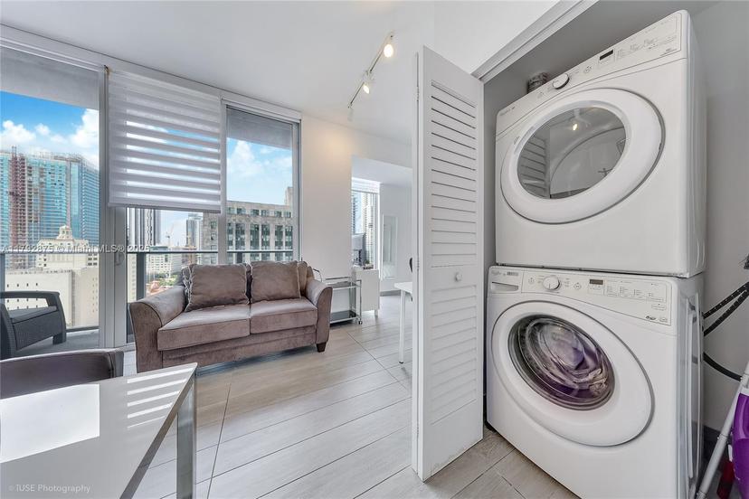 Picture of 151 SE 1St St # 1706, Miami FL 33131