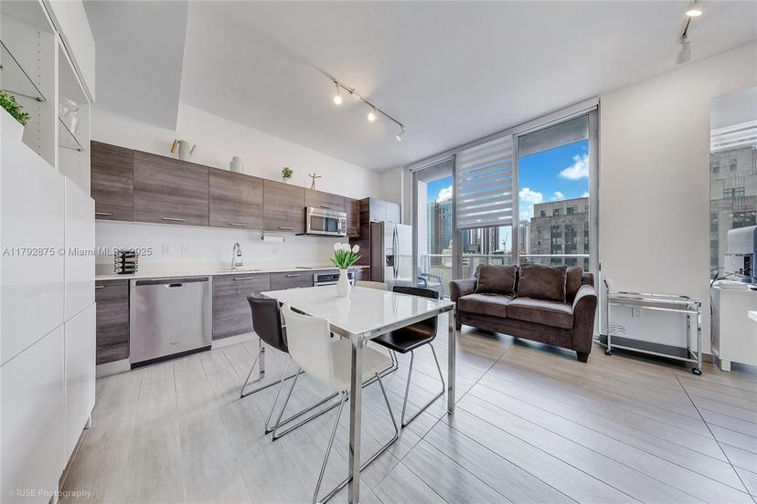 Picture of 151 SE 1St St # 1706, Miami FL 33131