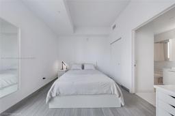 Picture of 151 SE 1St St # 1706, Miami, FL 33131