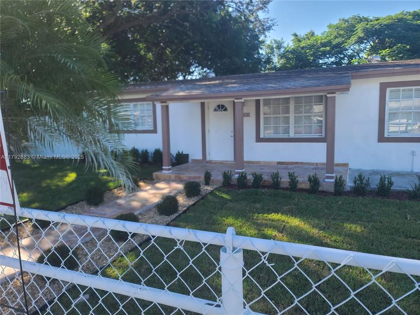Picture of 8310 NW 185Th Ter, Hialeah FL 33015
