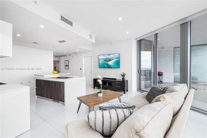 Picture of 851 NE 1St Ave # 2604, Miami FL 33132