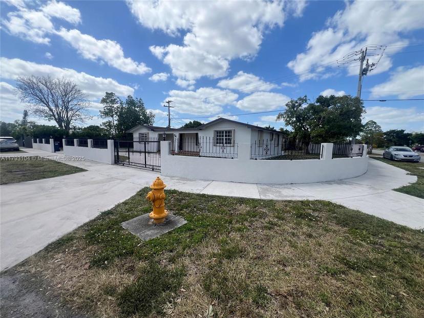 Picture of 4330 SW 99Th Ct, Miami FL 33165