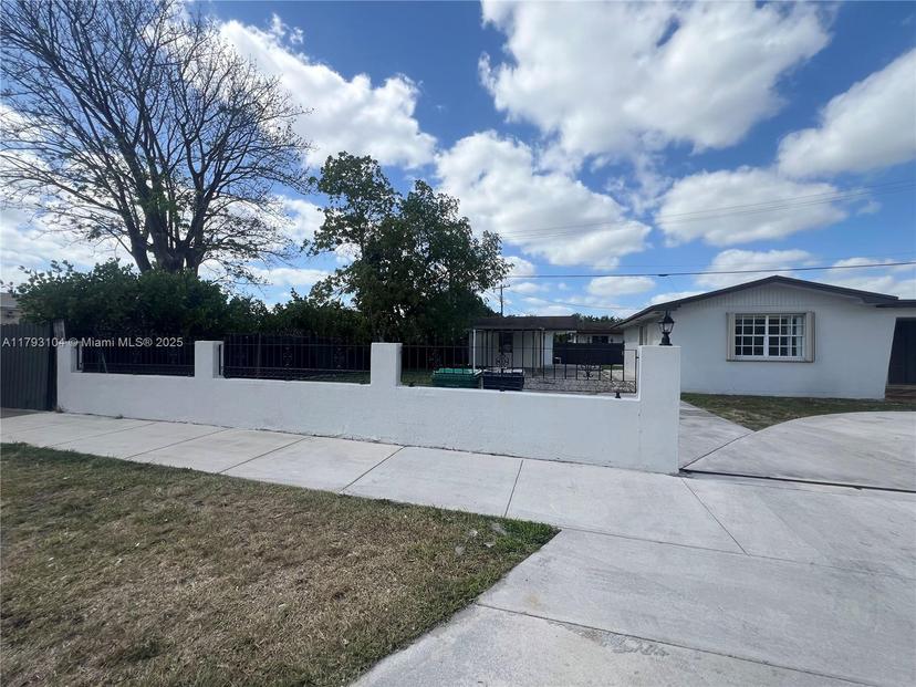 Picture of 4330 SW 99Th Ct, Miami FL 33165