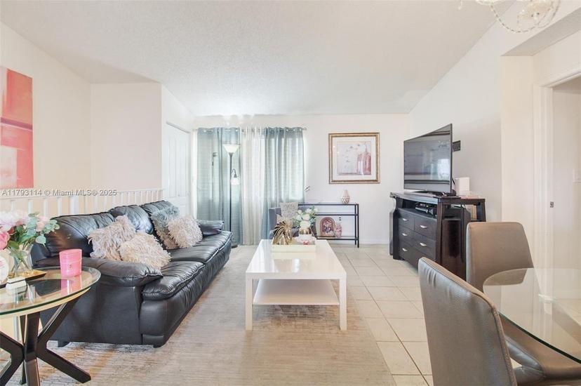 Picture of 8023 Lake Dr # 201, Doral FL 33166