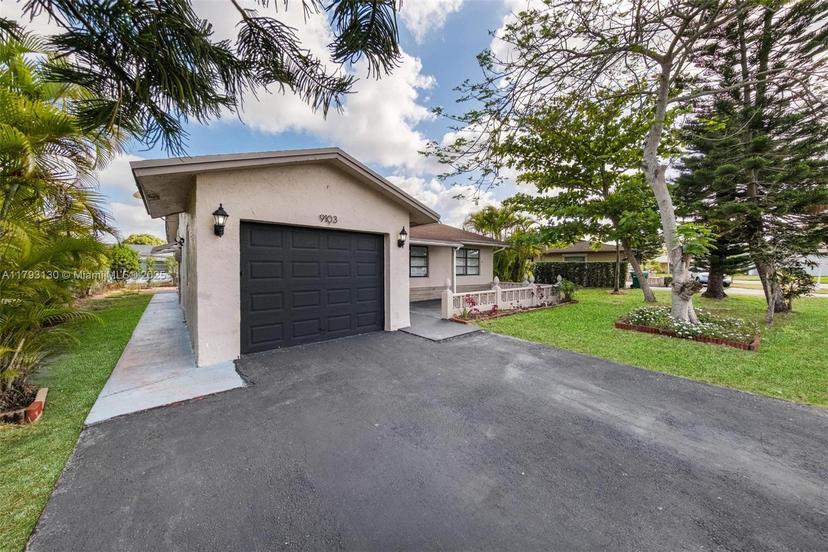 Picture of 9103 NW 81St Ct, Tamarac FL 33321