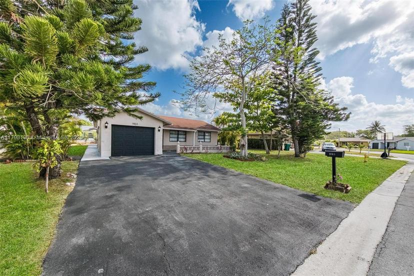 Picture of 9103 NW 81St Ct, Tamarac FL 33321