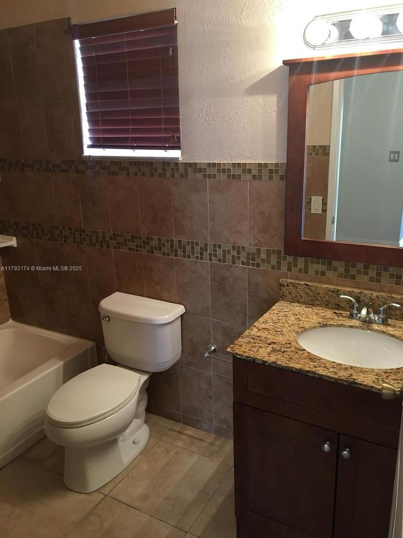 Picture of 1140 NW 125Th Pl # 205, Miami FL 33182