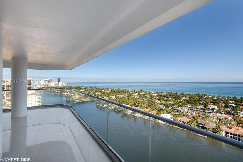 Picture of 19707 Turnberry Way # 28J, Aventura FL 33180