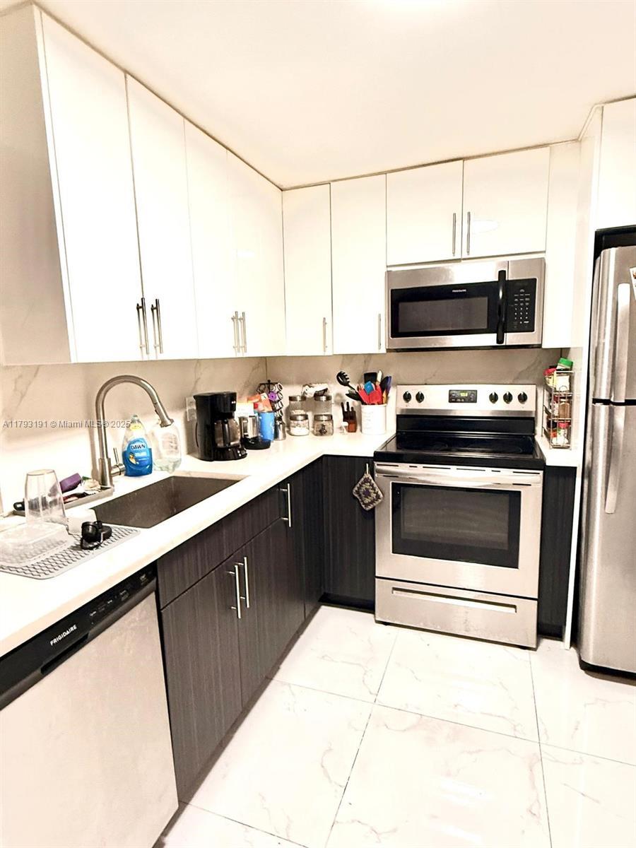 Picture of 1401 NE 191St St # D201, Miami, FL 33179