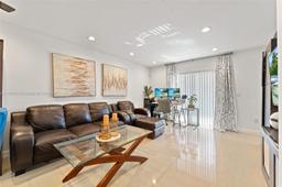Picture of 20730 NE 8Th Ct # 16, Miami, FL 33179