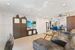 Picture of 20730 NE 8Th Ct # 16, Miami, FL 33179