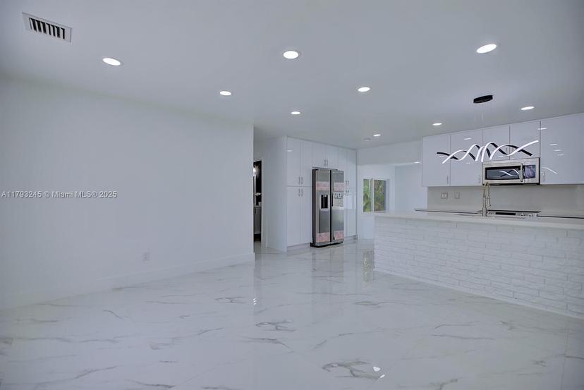 Picture of 1100 Highland Drive, Sebring FL 33870