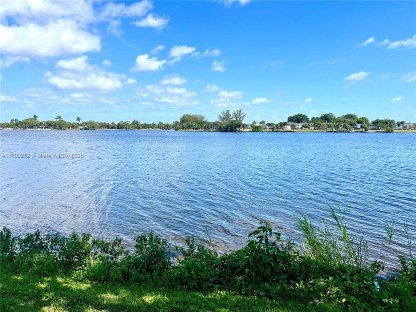 Picture of 5160 Lake Osborne Dr, Lake Worth FL 33461