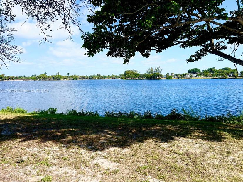 Picture of 5160 Lake Osborne Dr, Lake Worth FL 33461