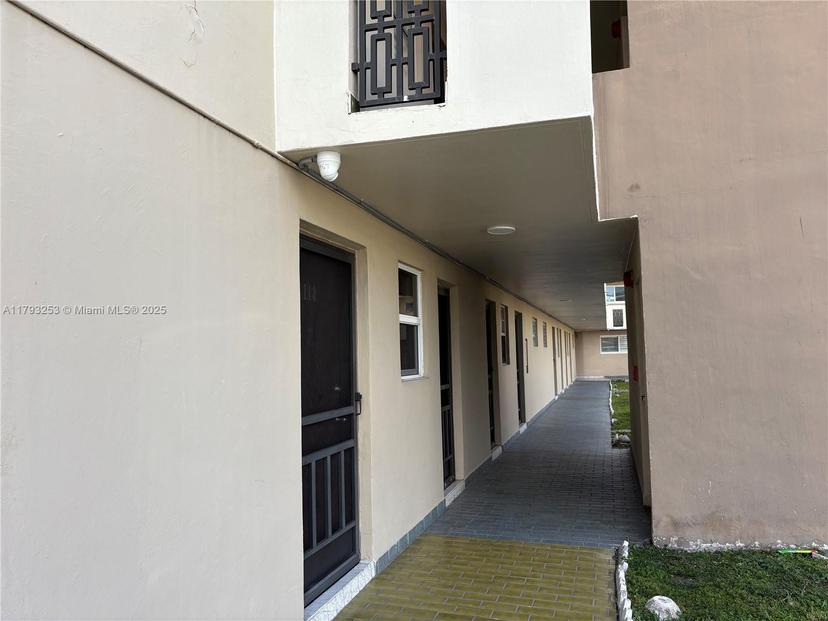 Picture of 1680 NE 191St St # 2, Miami FL 33179