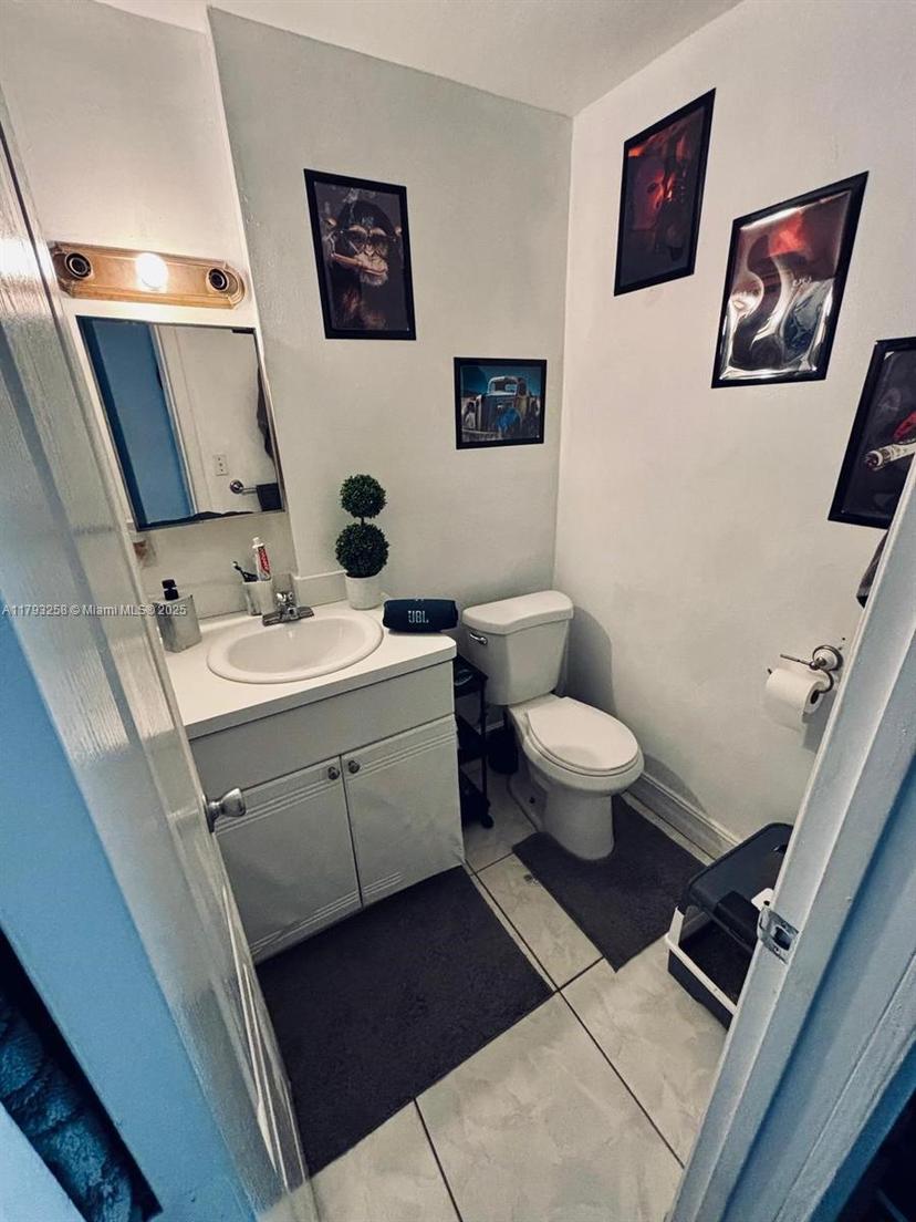 Picture of 820 Euclid Ave # 206, Miami Beach FL 33139