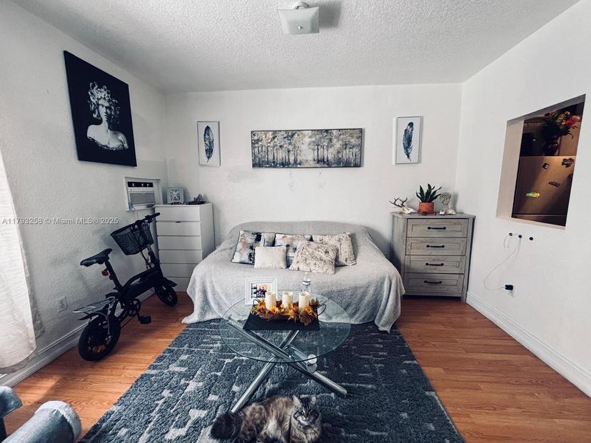 Picture of 820 Euclid Ave # 206, Miami Beach FL 33139