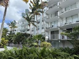 Picture of 492 NW 165Th St Rd # 215, Miami, FL 33169