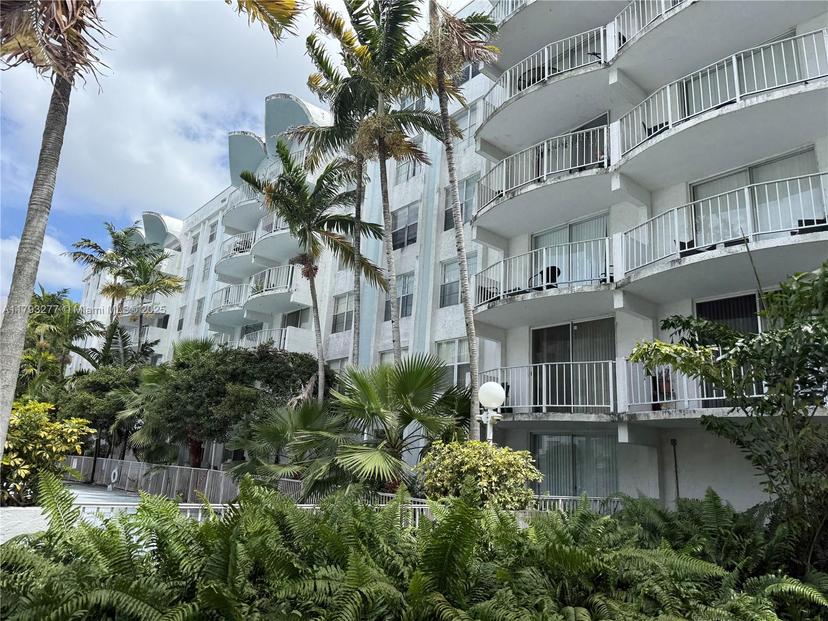 Picture of 492 NW 165Th St Rd # 215, Miami FL 33169