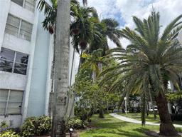 Picture of 492 NW 165Th St Rd # 215, Miami, FL 33169