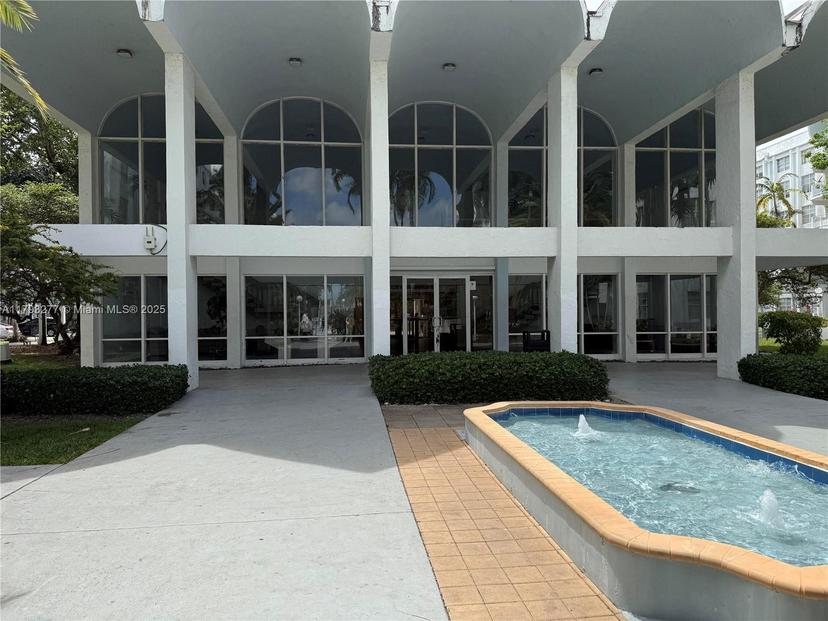 Picture of 492 NW 165Th St Rd # 215, Miami FL 33169