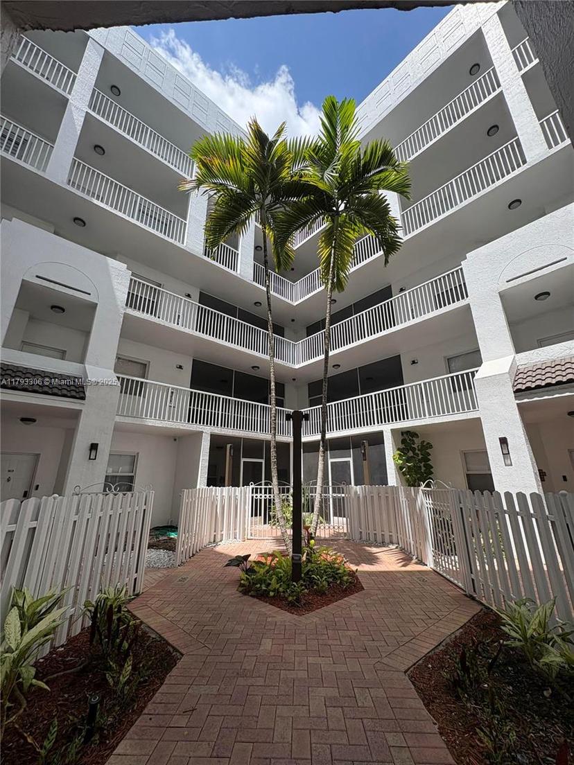 Picture of 10730 NW 66Th St # 512, Doral FL 33178
