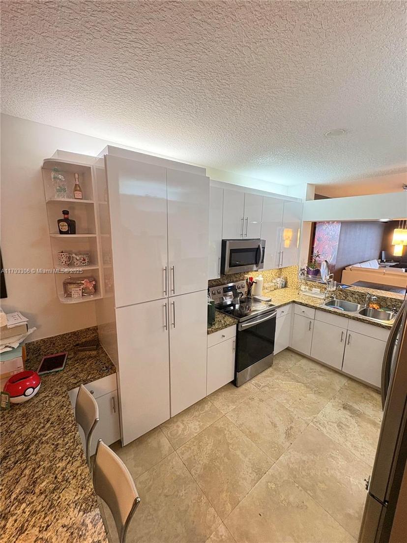 Picture of 10730 NW 66Th St # 512, Doral FL 33178