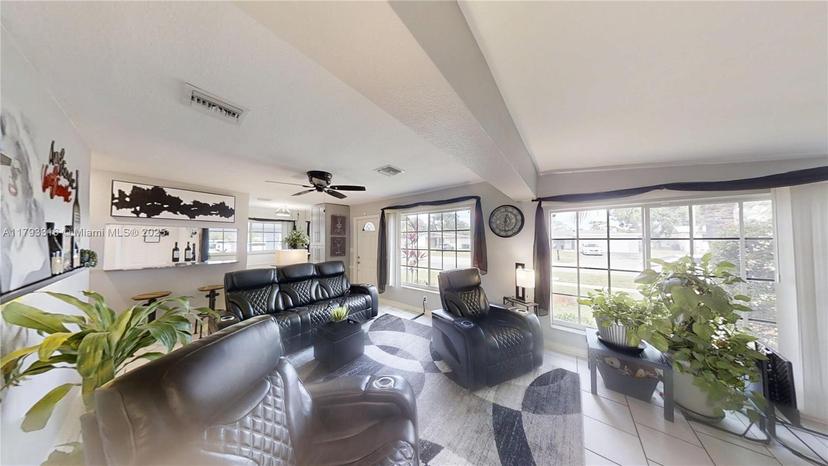 Picture of 1424 E River Dr, Margate FL 33063