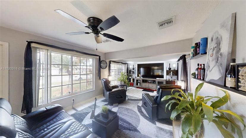Picture of 1424 E River Dr, Margate FL 33063