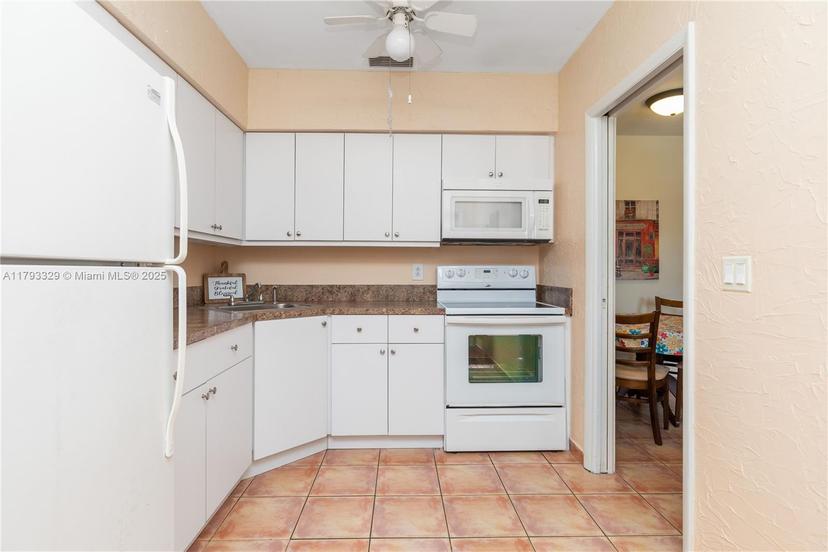 Picture of 1050 Atlantic Shores Blvd # 206, Hallandale Beach FL 33009