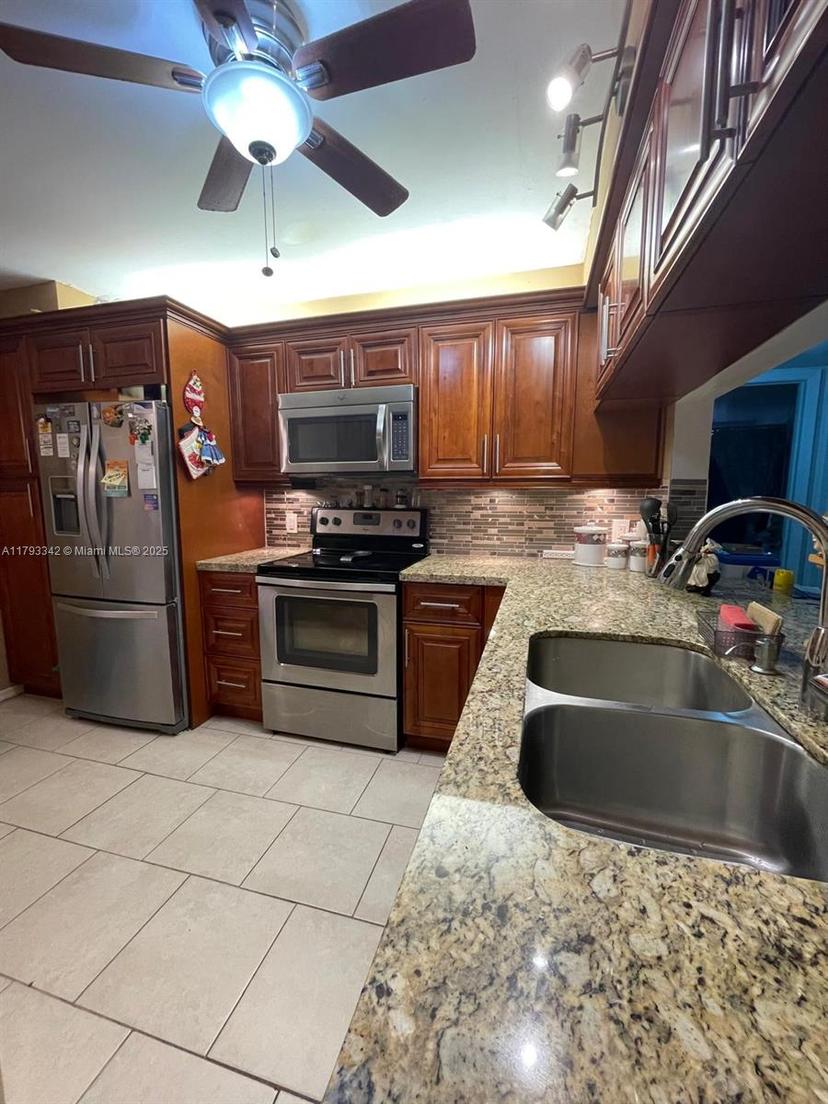 Picture of 10369 NW 24Th Pl # 201, Sunrise FL 33322